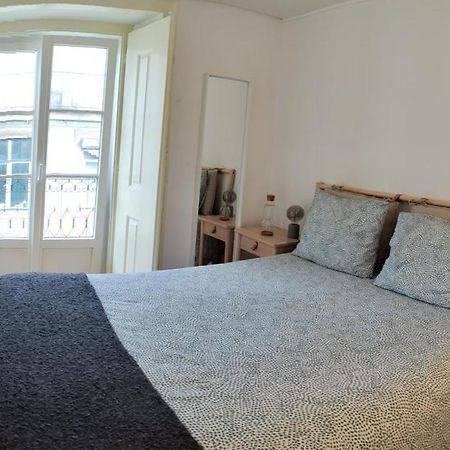 Rooms In Cozy Shared Accommodation In The Center Of Лиссабон Экстерьер фото